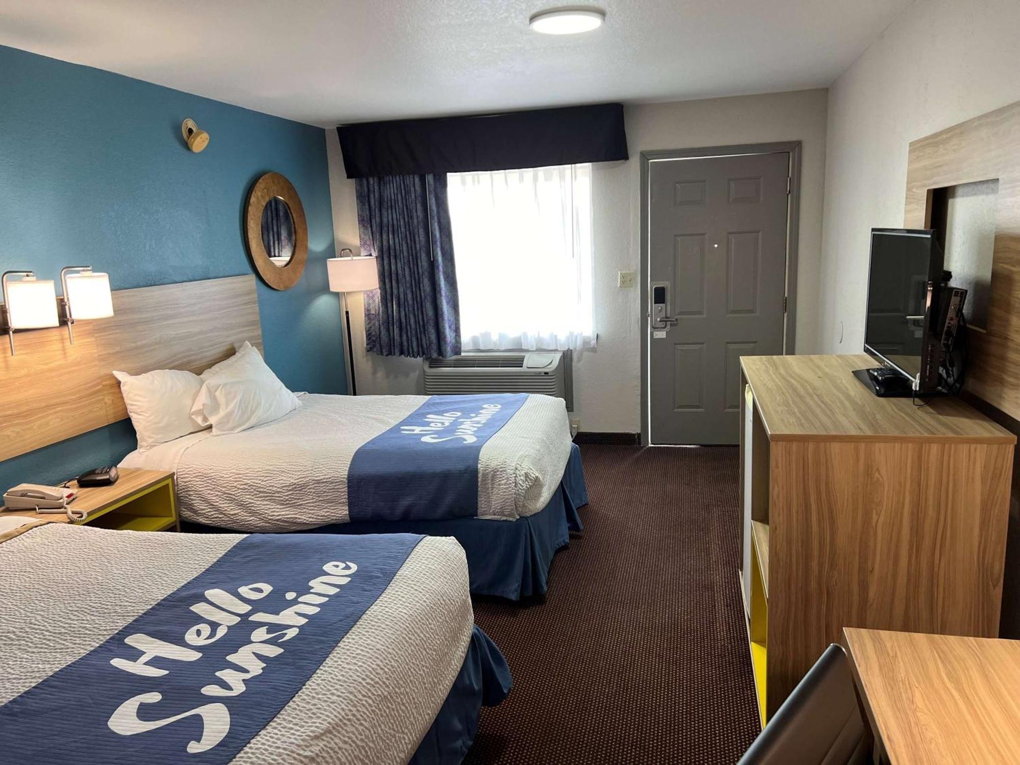 Days Inn By Wyndham Pratt Eksteriør bilde