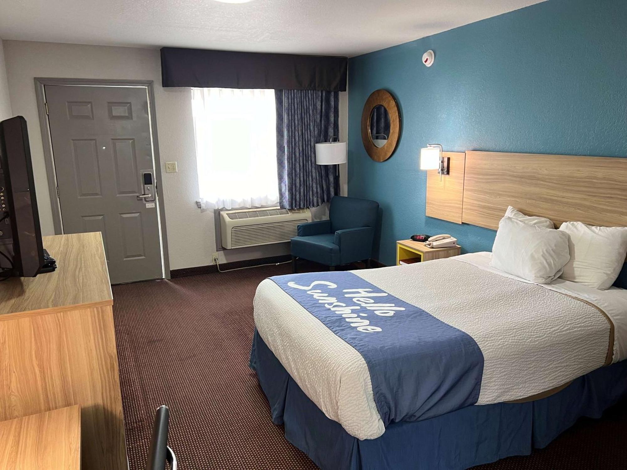 Days Inn By Wyndham Pratt Eksteriør bilde